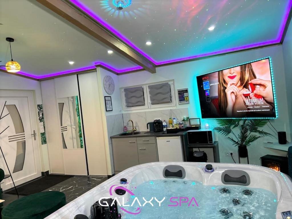 Galaxy Spa - Suite Jupiter Jacuzzi Privatif Champigneulles Εξωτερικό φωτογραφία