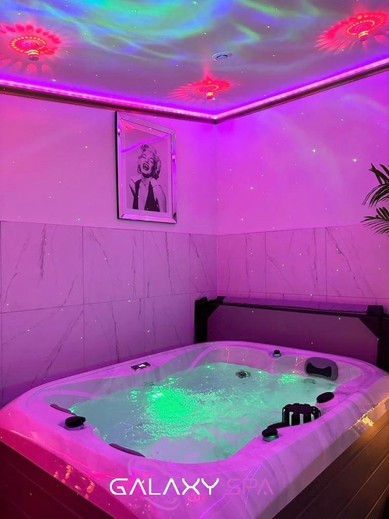 Galaxy Spa - Suite Jupiter Jacuzzi Privatif Champigneulles Εξωτερικό φωτογραφία